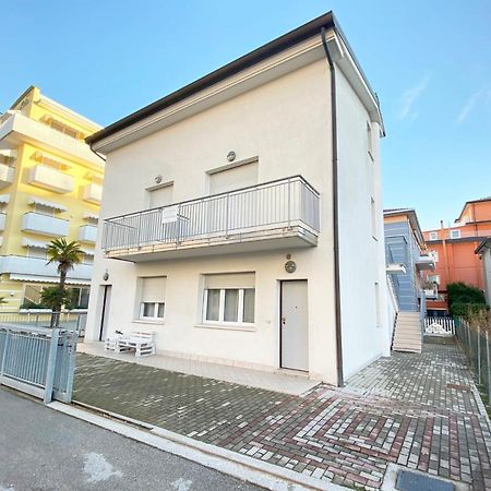 Dainese Apartments, Casa Abigail Лидо-ди-Езоло Экстерьер фото
