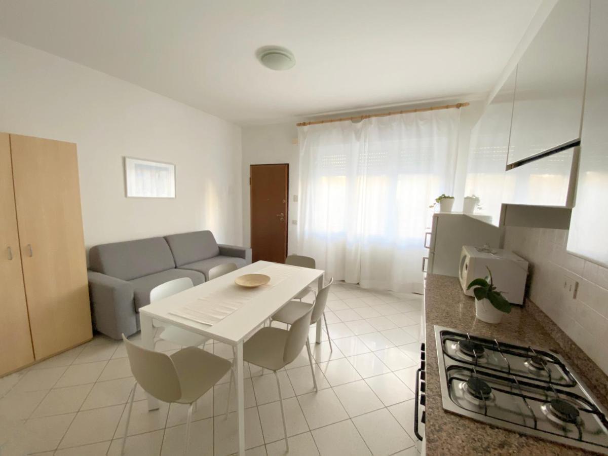 Dainese Apartments, Casa Abigail Лидо-ди-Езоло Экстерьер фото